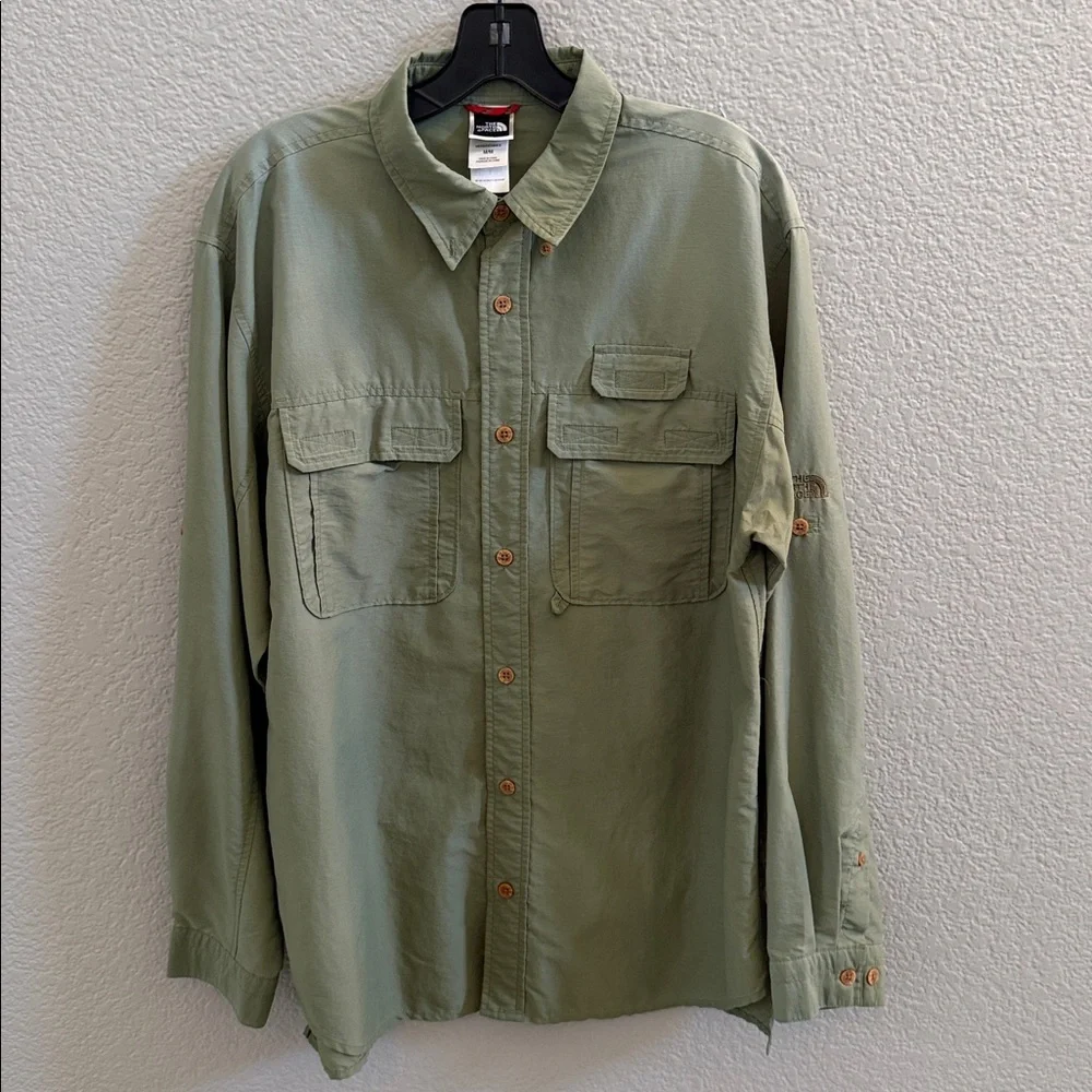 The North Face Green Nylon Cargo Button-Up Shirt Size Medium Outdoor Utility